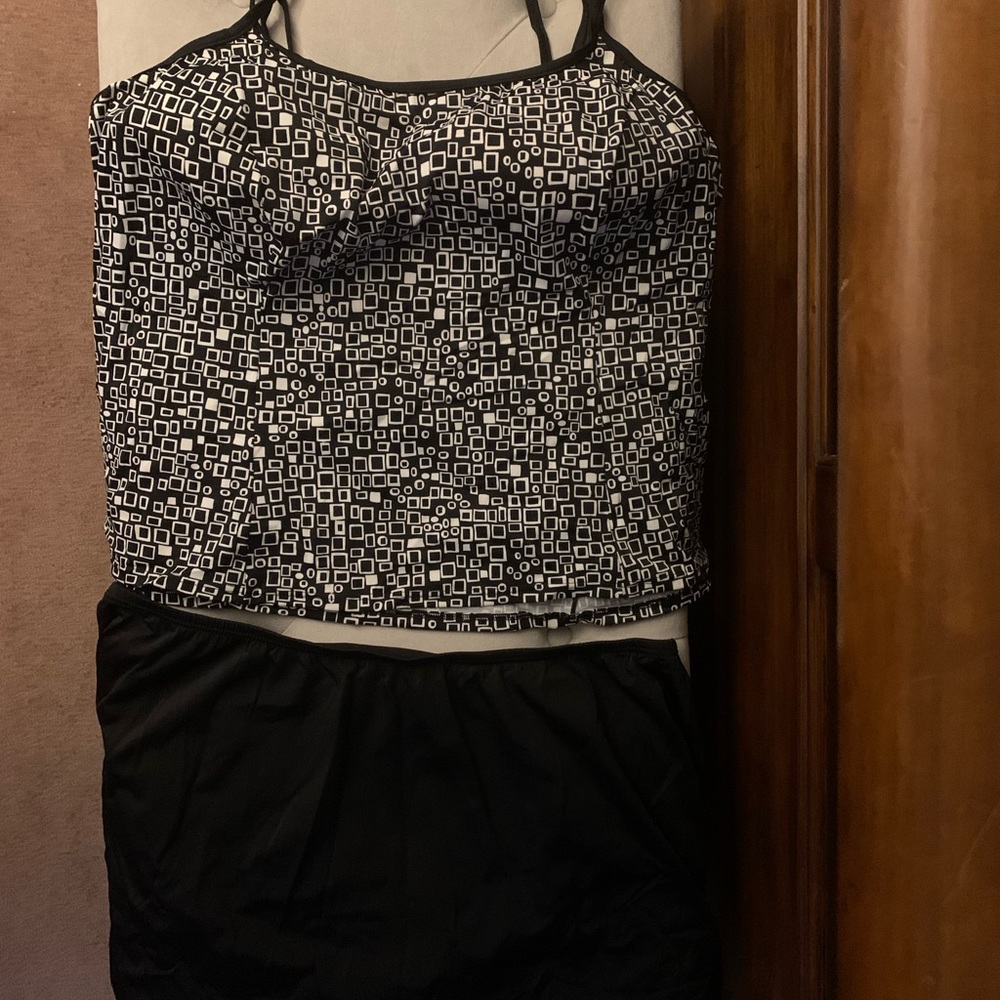 It Figures! 2-piece swimsuit (size 22)